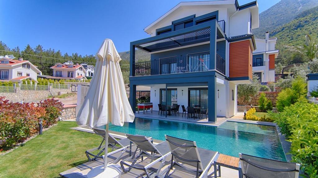 Fethiye Ölüdeniz'de Geniş Bahçeli, Özel Havuzlu, Jakuzili, Şık Villa