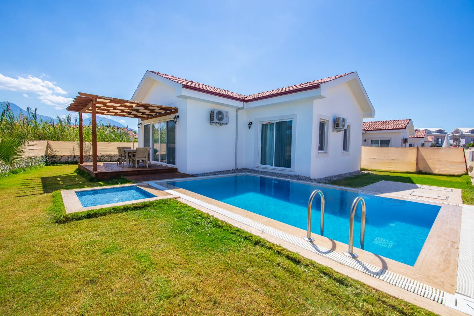 Muğla Fethiye'de Denize Yürüme Mesafesinde, Özel Havuzlu, Şık Villa