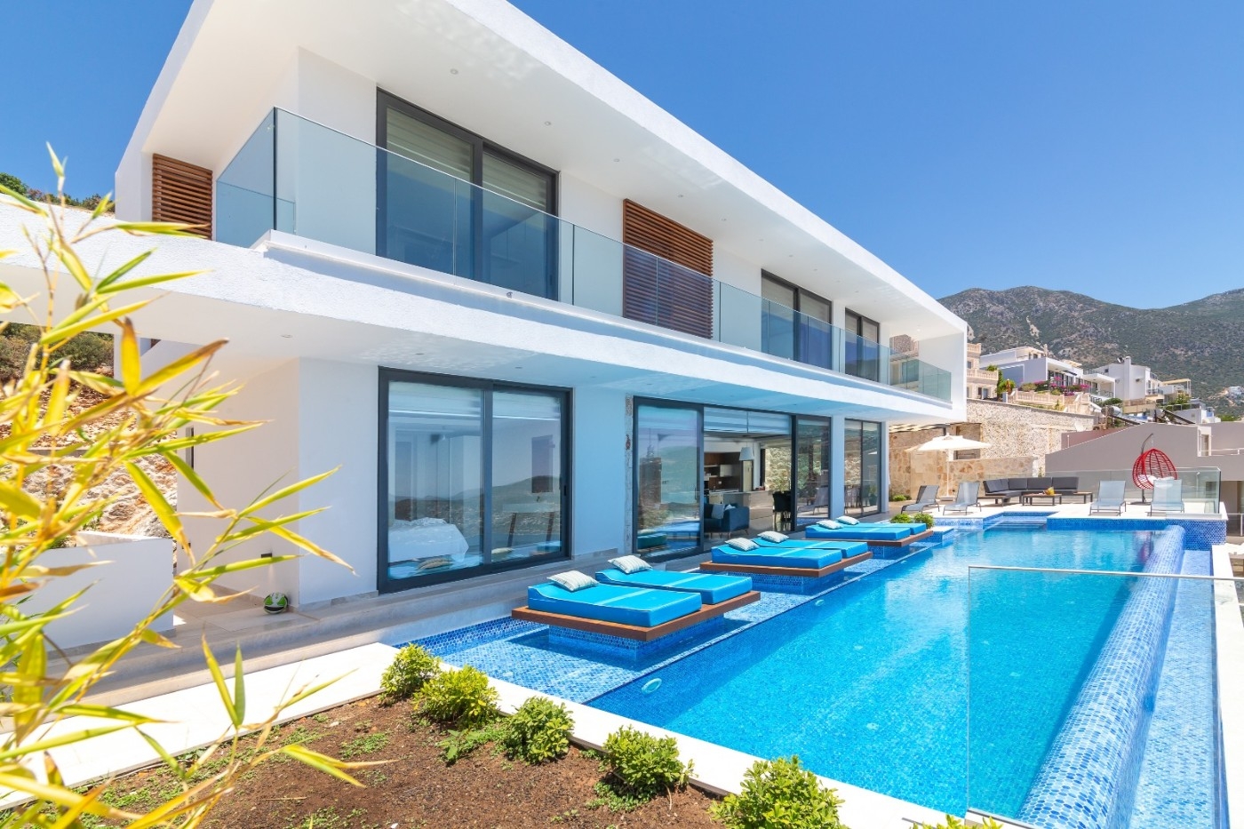 Kaş Kalkan'da Muhteşem Manzaralı, Özel Sonsuzluk Havuzlu, Lüks Villa