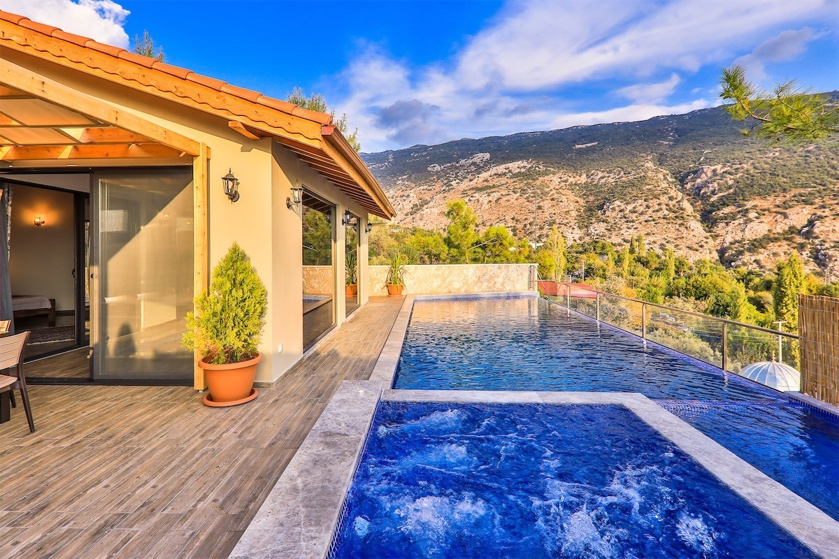 Kaş İslamlar'da Benzersiz Doğa İçerisinde, Özel Havuzlu, Lüks Villa