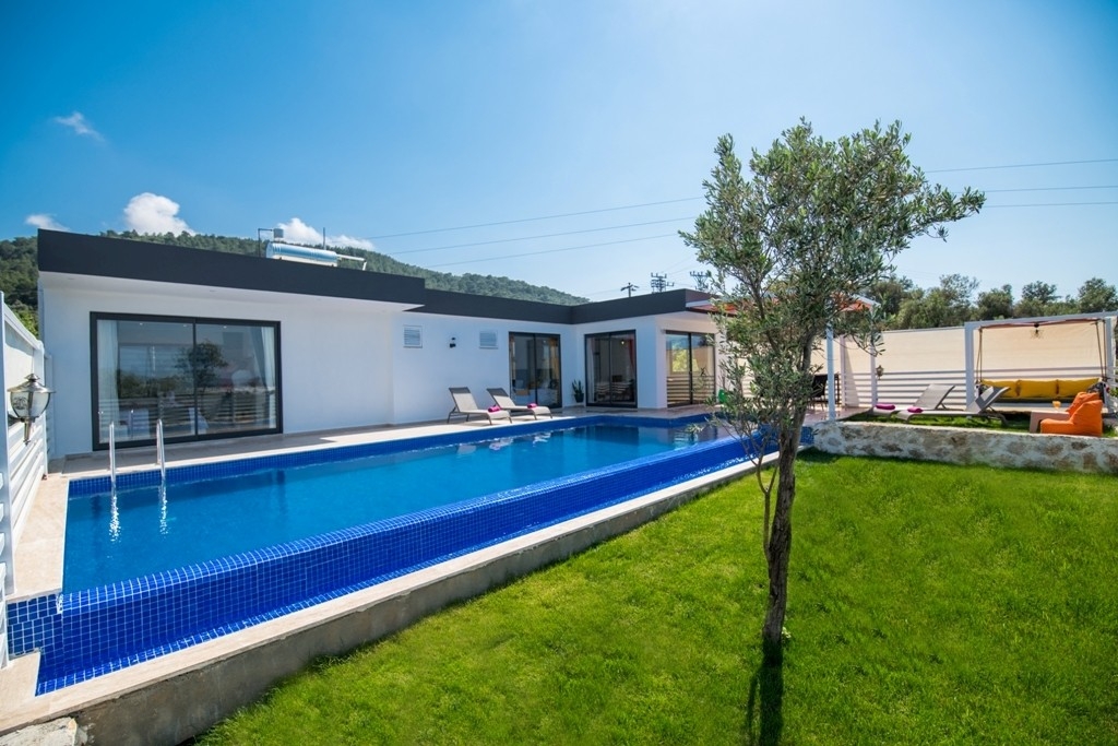 Kalkan Patara'da Doğayla İç İçe, Açık ve Kapalı Havuzlu, Bahçeli Villa