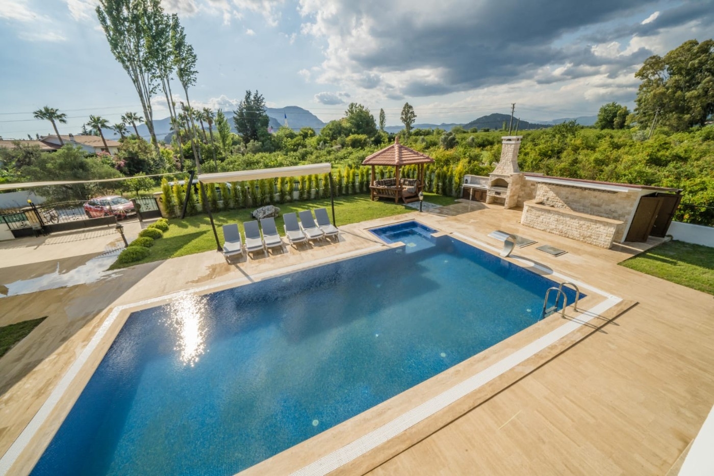Muğla Ortaca'da Muhteşem Doğa Manzaralı, Özel Havuzlu, Lüks Villa