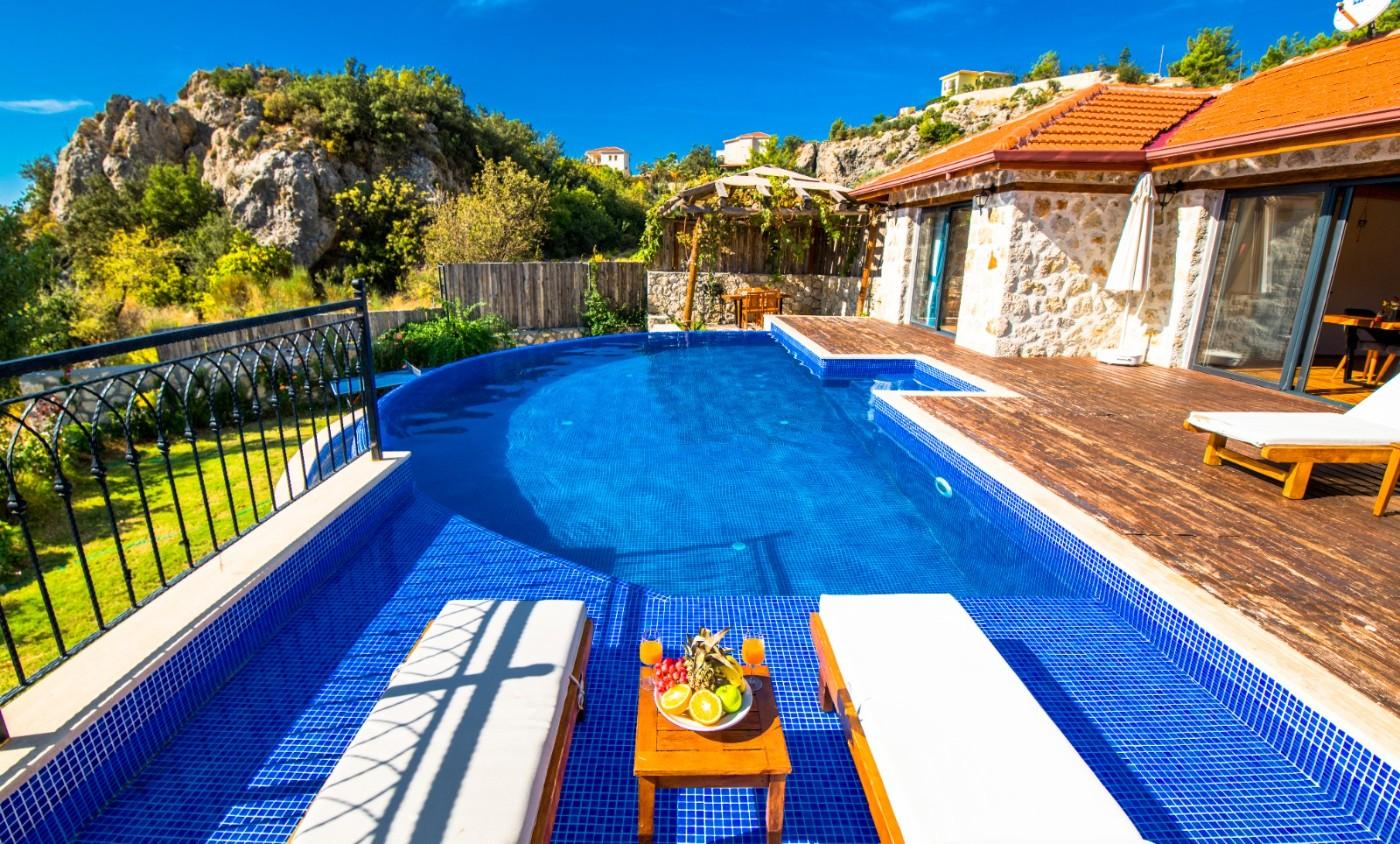 Kaş İslamlar'da Doğa İle İç İçe, Sonsuzluk Havuzlu, Kiralık Villa-20704