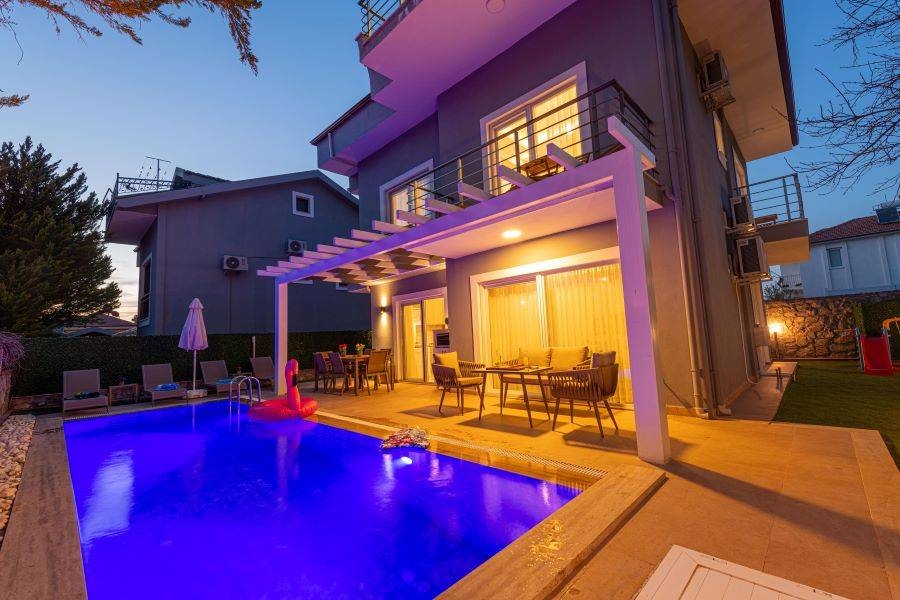 Fethiye Ölüdeniz'de Doğa Manzaralı, Özel Havuzlu, Konforlu Villa