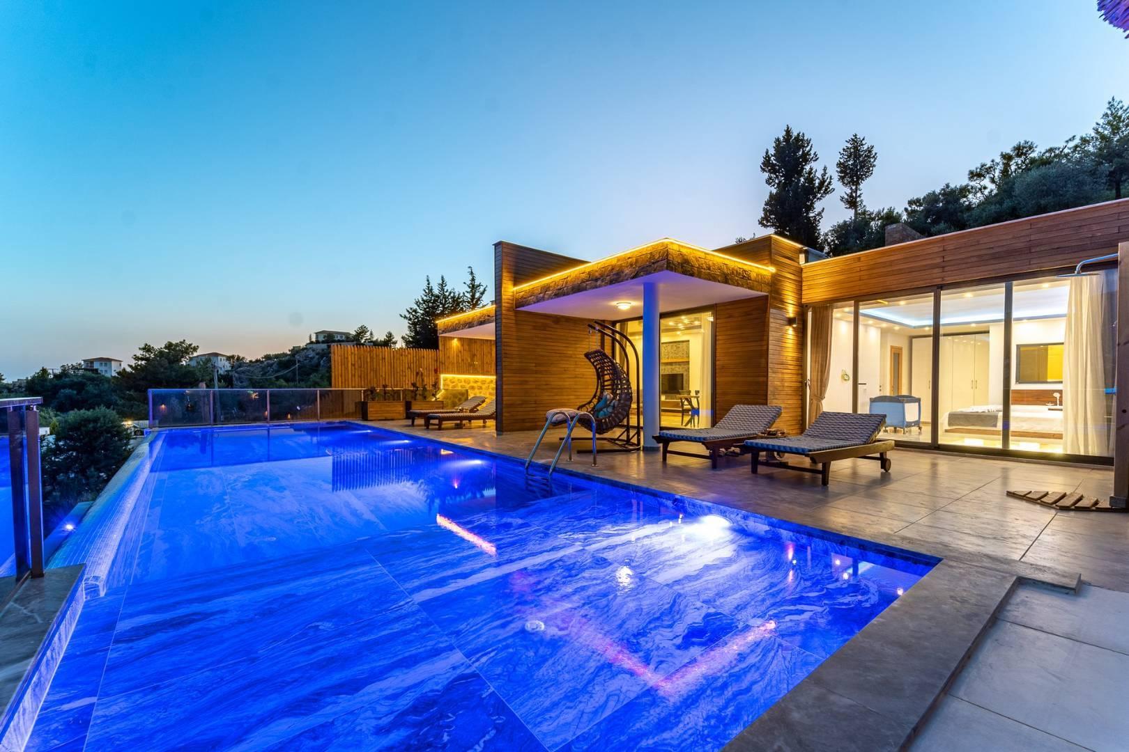 Kaş İslamlar'da Deniz Manzaralı, Sonsuzluk Havuzlu, Kiralık Villa-29731