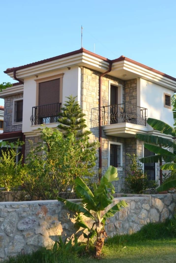 Datça Emecik'te Plaja Yakın Mesafede, Bahçeli, Kiralık Villa