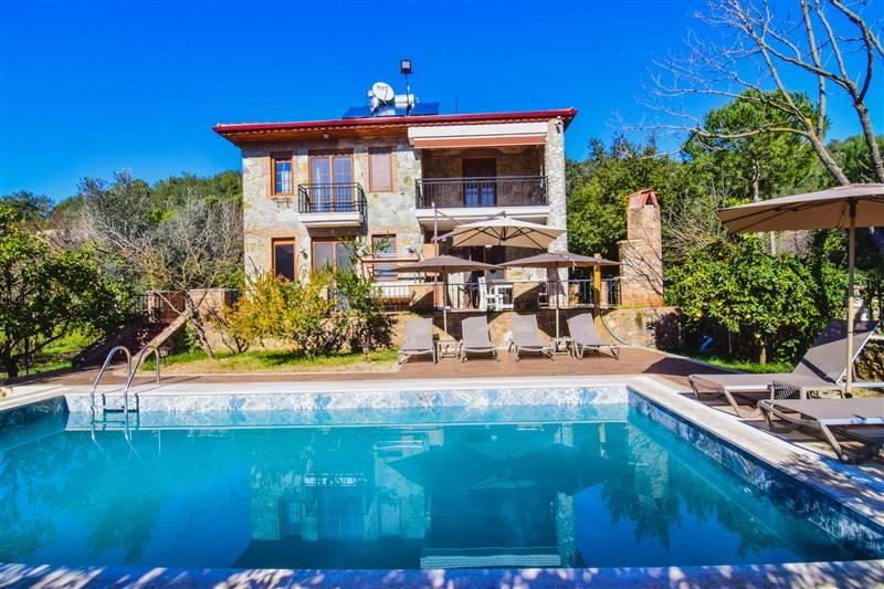 Muğla Fethiye'de Huzurlu, Ahşap Mimarili, 6 Kişilik Kiralık Villa-25198