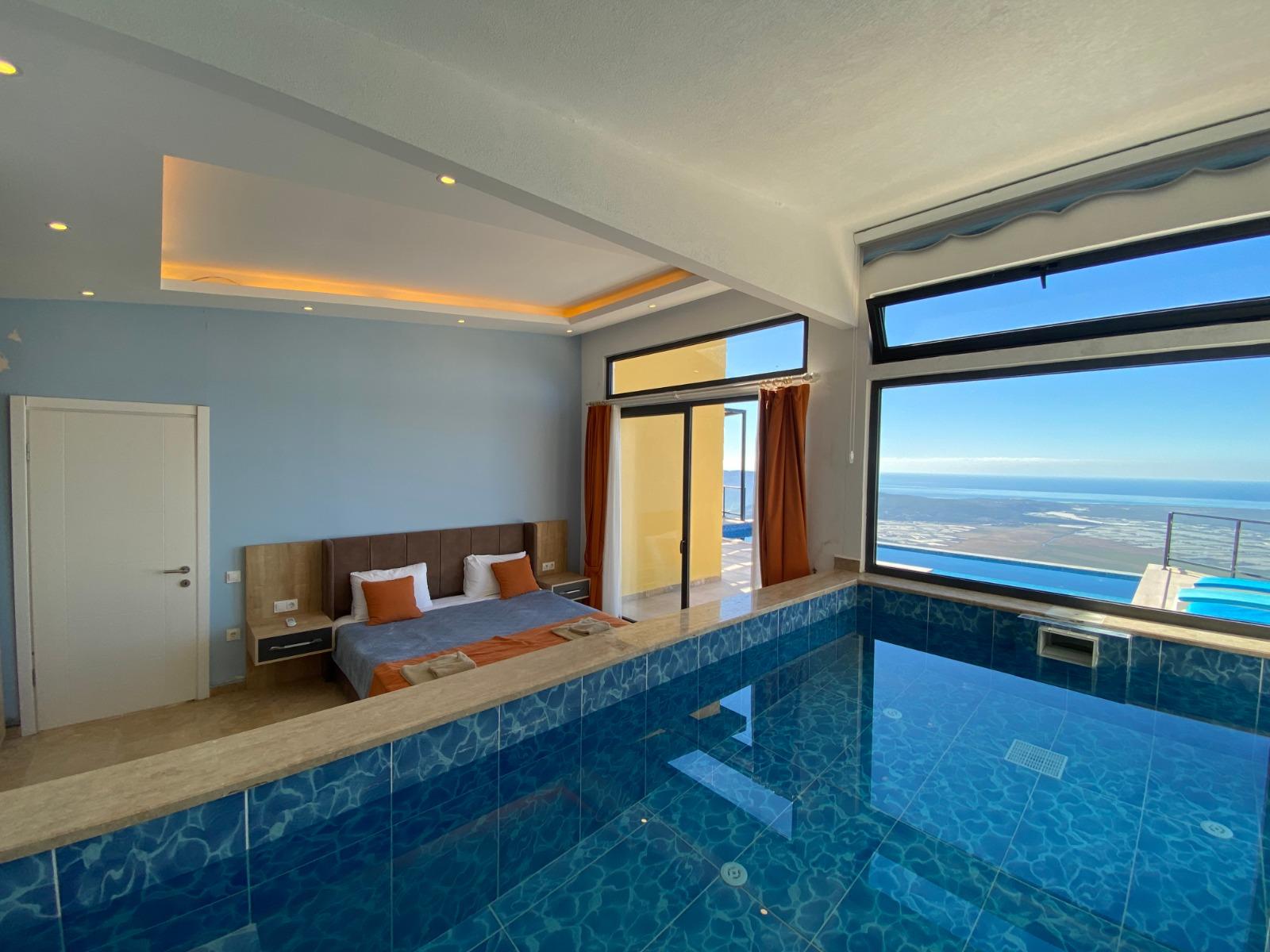 Kaş Üzümlü'de Muhteşem Manzaralı, Özel Havuzlu, Modern Villa-24396