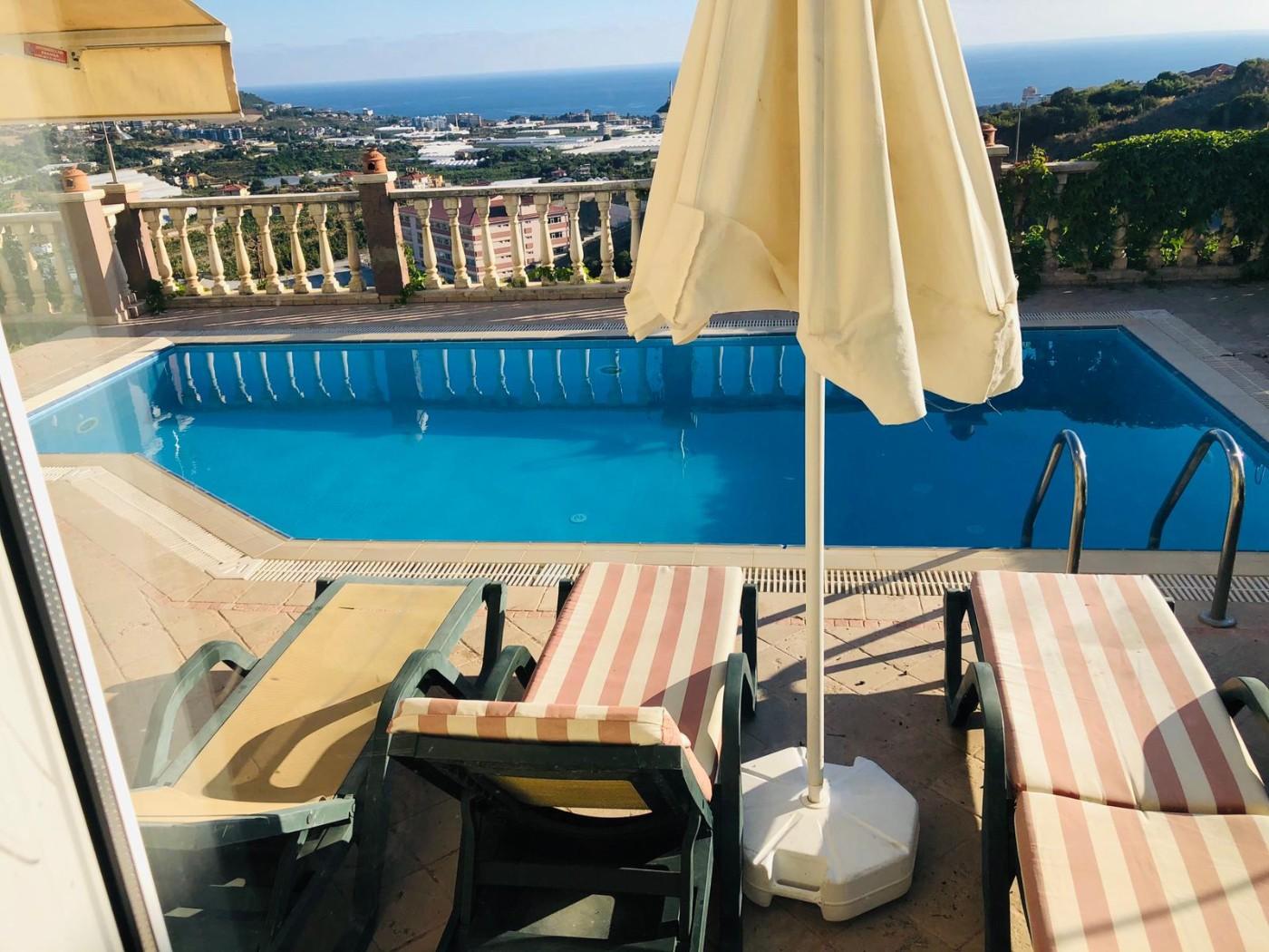 Alanya'da Tesis İçerisinde, Özel Havuzlu, Lüks Villa-14577