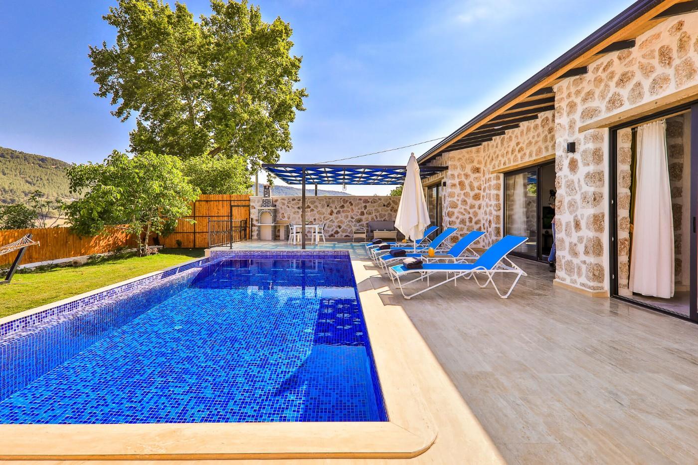 Kaş Hacıoğlan'da Doğa İçerisinde, Özel Havuzlu, Lüks Villa-19504