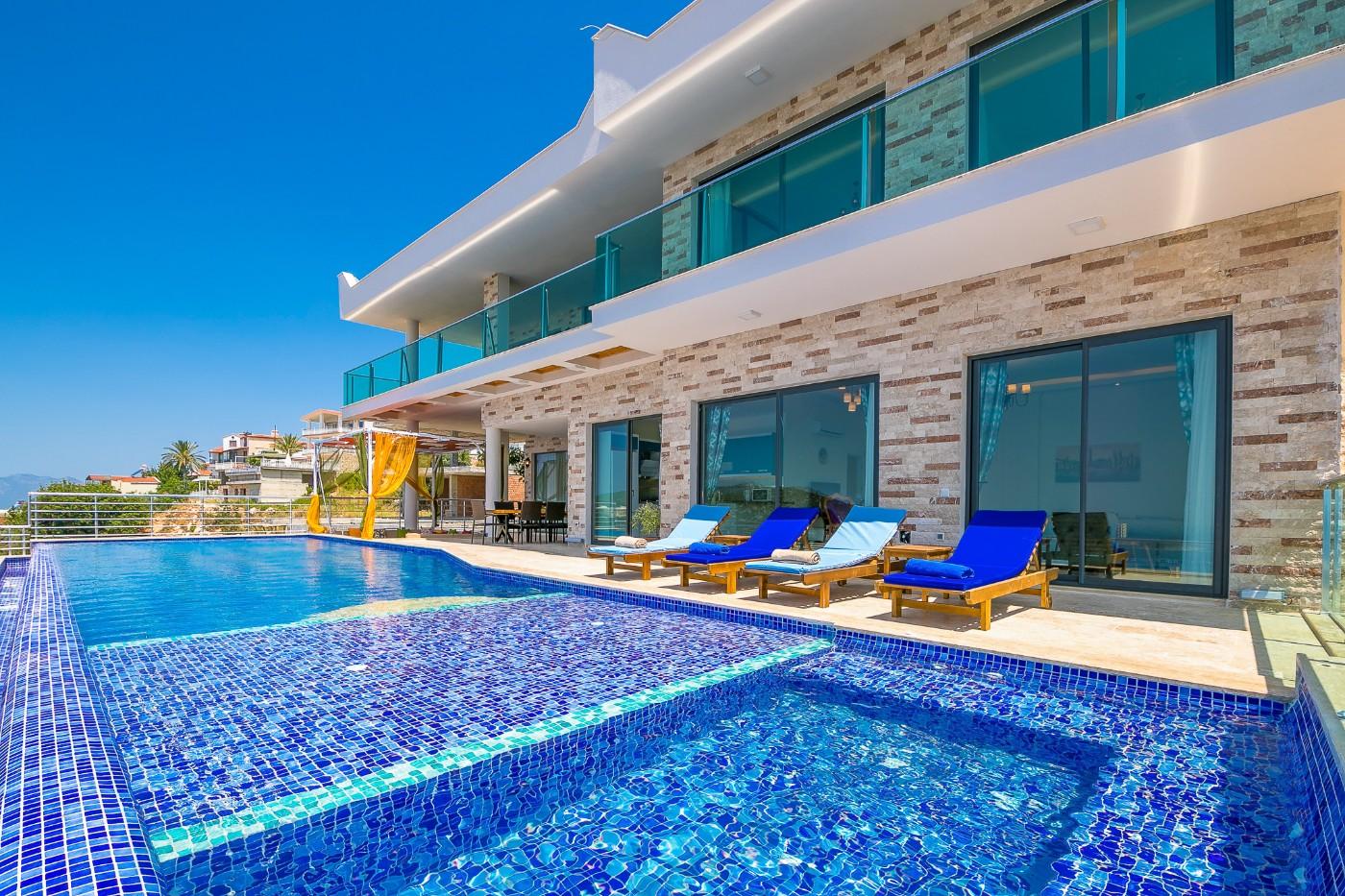 Kaş İslamlar'da Deniz Manzaralı, Özel Isıtmalı Havuzlu, Lüks Villa-22381
