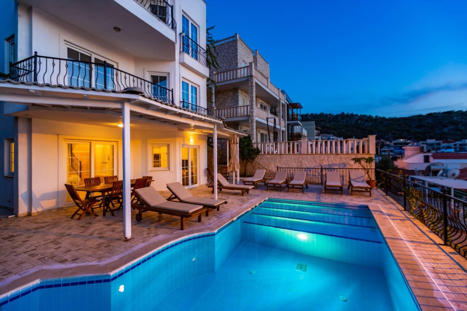 Kaş Kalkan'da Enfes Deniz Manzaralı, 8 Kişilik, Konforlu Villa-25205