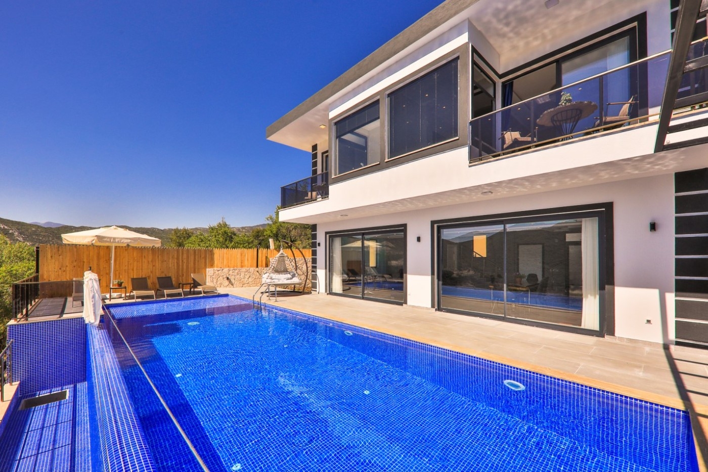 Kaş Sarıbelen'de Doğa ve Deniz Manzaralı, Özel Havuzlu, Jakuzili Villa