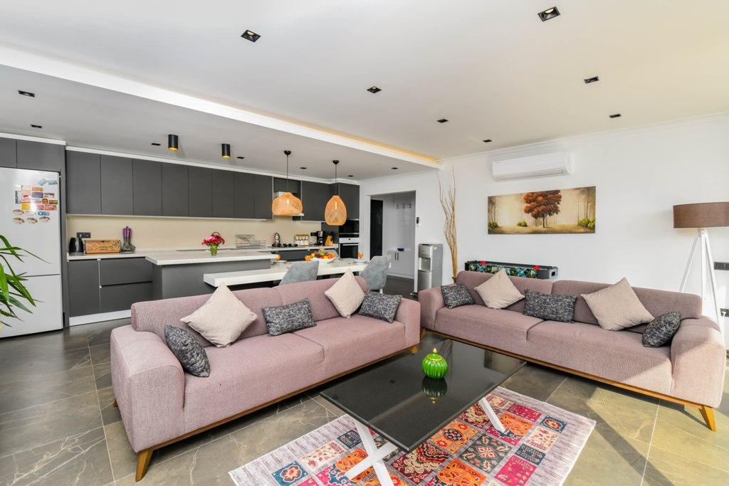 Kaş İslamlar'da Modern Tasarımlı, Özel Havuzlu, Jakuzili Villa-17928