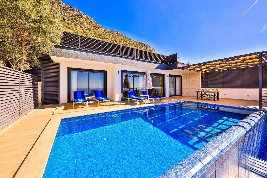 Kaş Bezirgan'da Muhteşem Deniz Manzaralı, Özel Havuzlu, Modern Villa