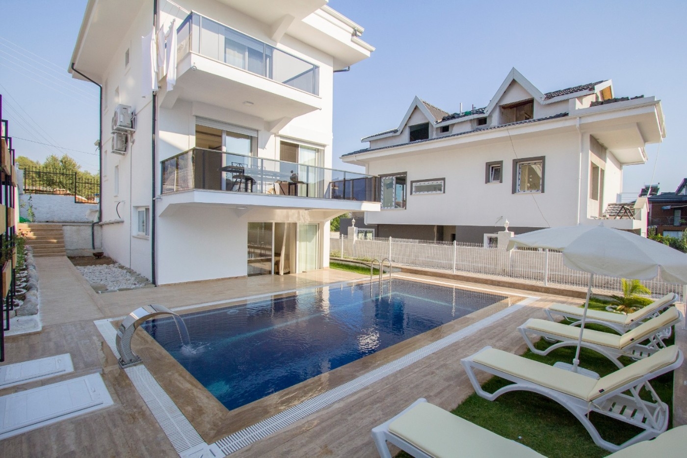 Fethiye Çalış'ta Lüks Tasarımlı, Özel Havuzlu, 8 Kişilik Villa
