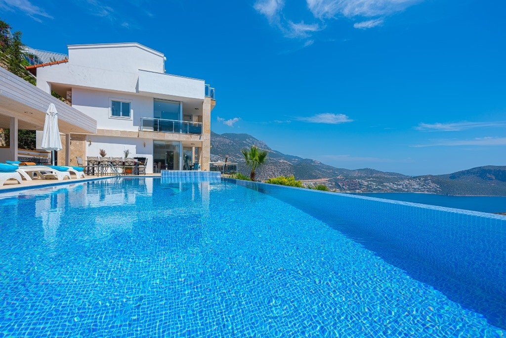 Kaş Kalkan'da Eşsiz Deniz Manzaralı, Özel Havuzlu, Jakuzili Villa