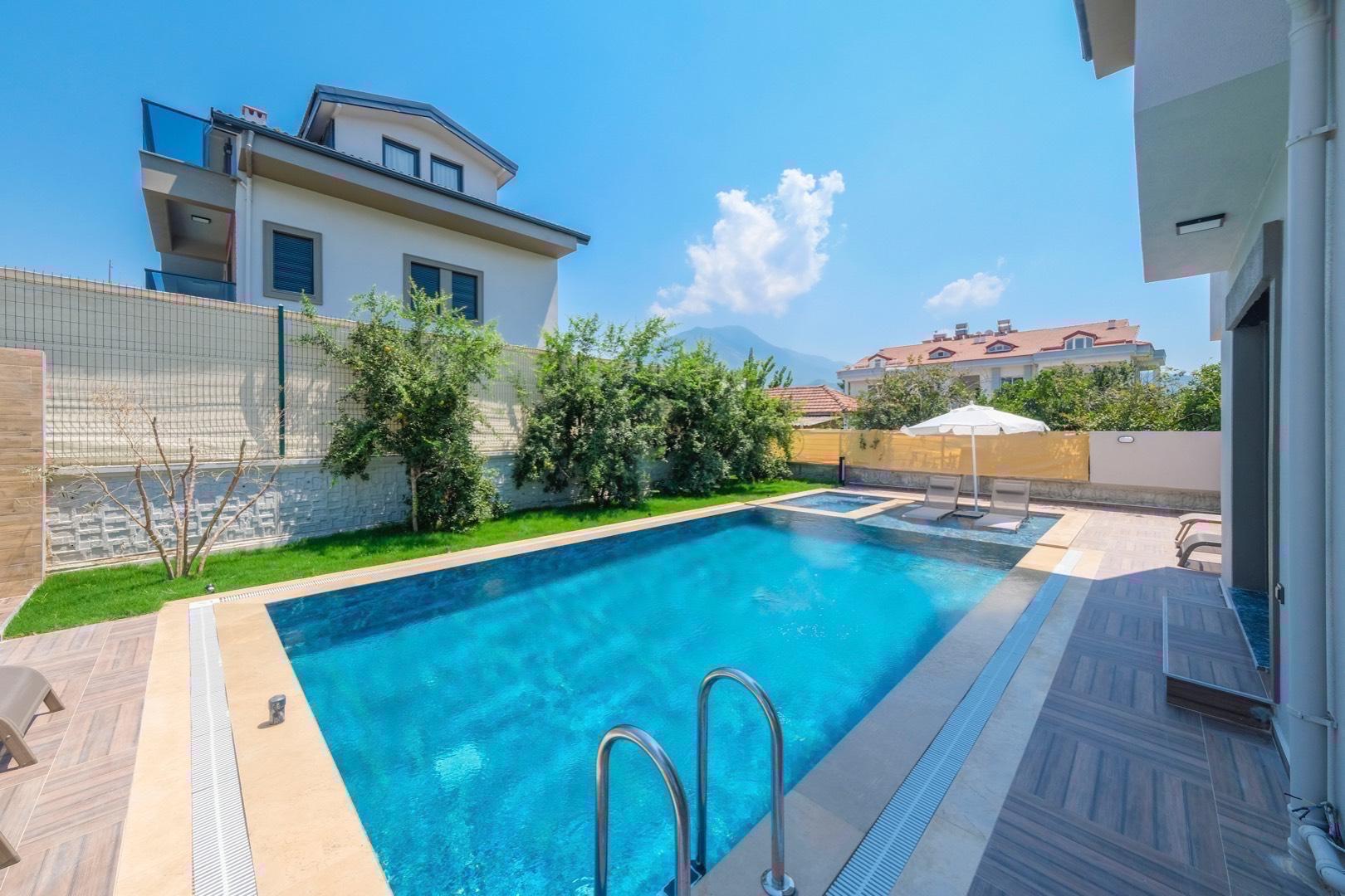 Fethiye'de Merkezi Konumda, Geniş Bahçeli, Özel Havuzlu, Lüks Villa-29294