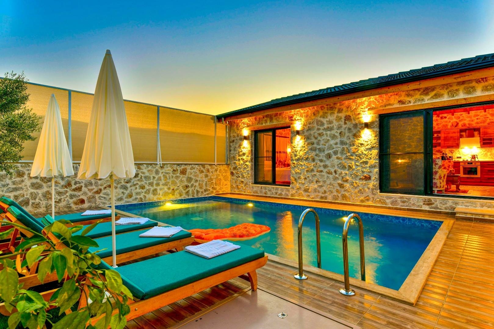 Fethiye'de Modern Mimarili, Özel Havuzlu, Jakuzili, Konforlu Villa
