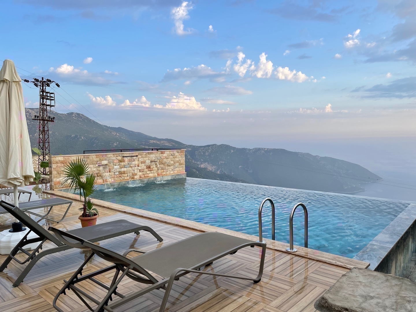 Fethiye'de Muhteşem Cennet Koyu Manzaralı, Özel Havuzlu, Şık Villa
