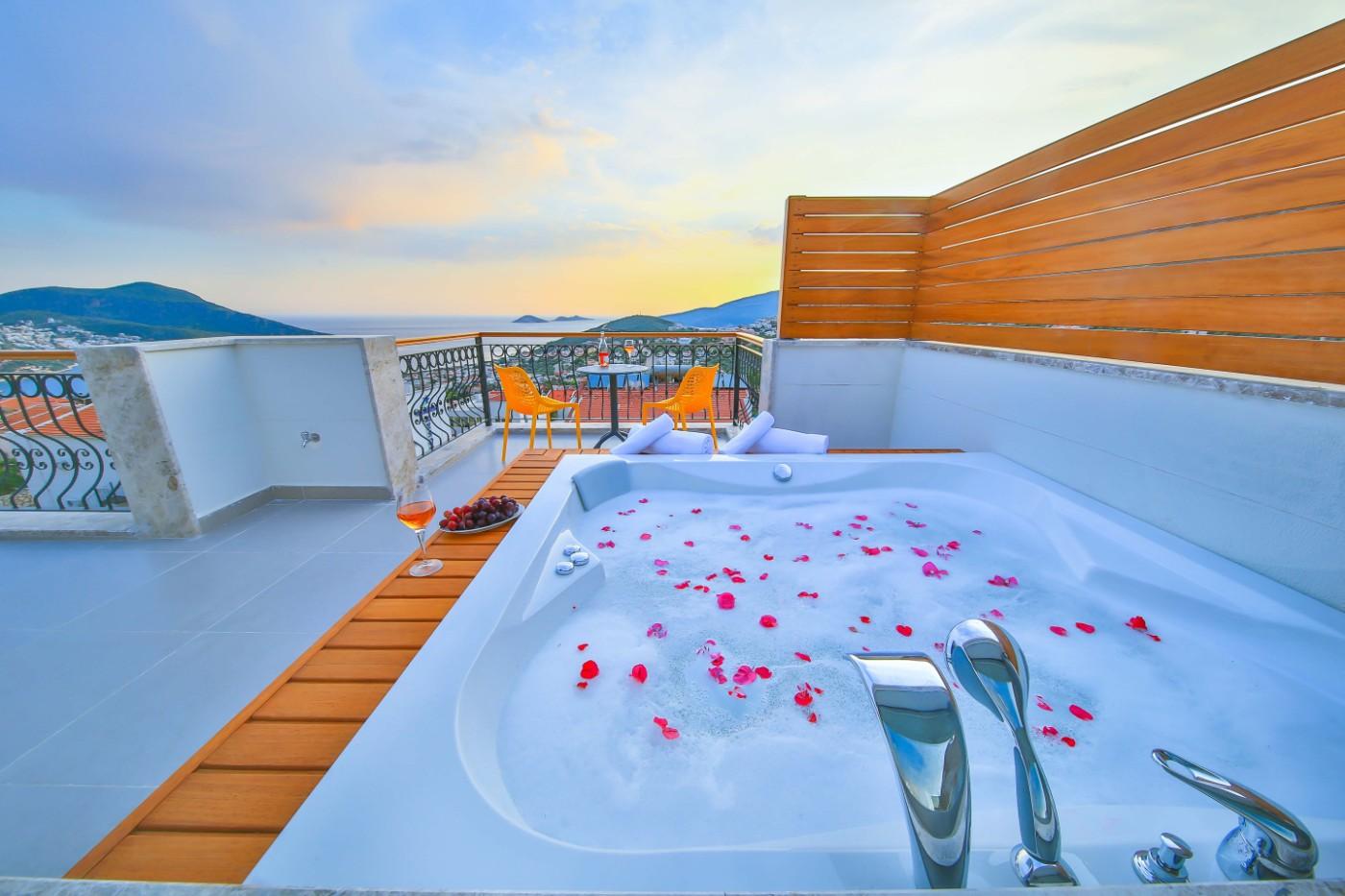 Kaş Kalkan'da Enfes Deniz Manzaralı, Özel Havuzlu, Kiralık Villa-19285