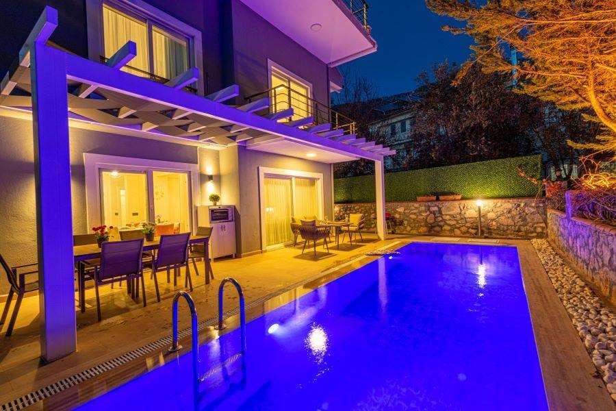 Fethiye Ölüdeniz'de Doğa Manzaralı, Özel Havuzlu, Konforlu Villa