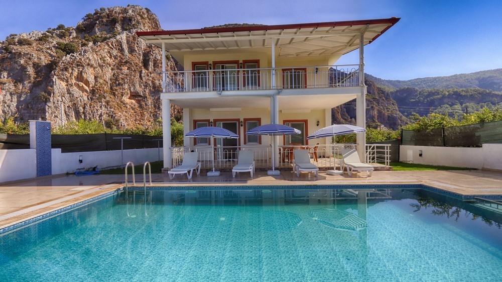 Ortaca Dalyan'da Doğa Manzaralı, Özel Havuzlu, Modern Tasarımlı Villa