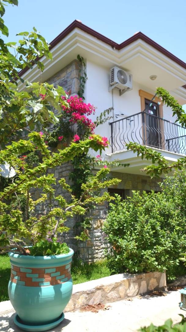 Datça Emecik'te Plaja Yakın Mesafede, Ailelere Uygun, Kiralık Villa