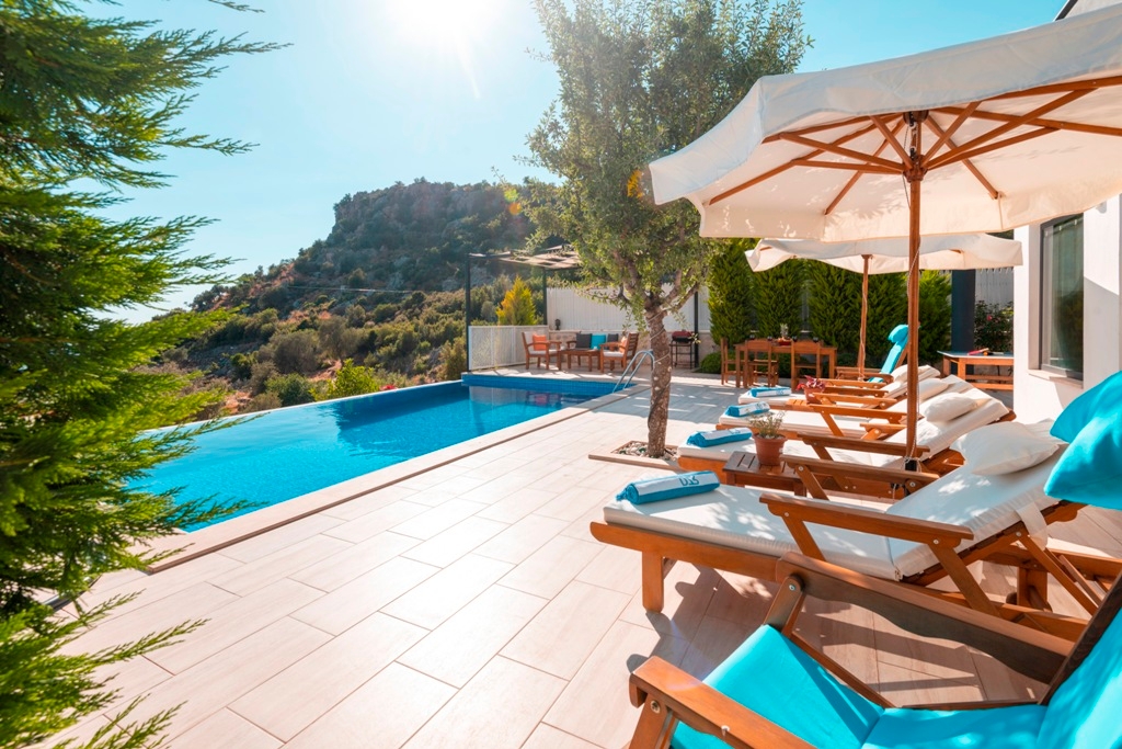 Antalya Kaş'ta Doğayla İç İçe, Özel Havuzlu, Jakuzili, Kiralık Villa
