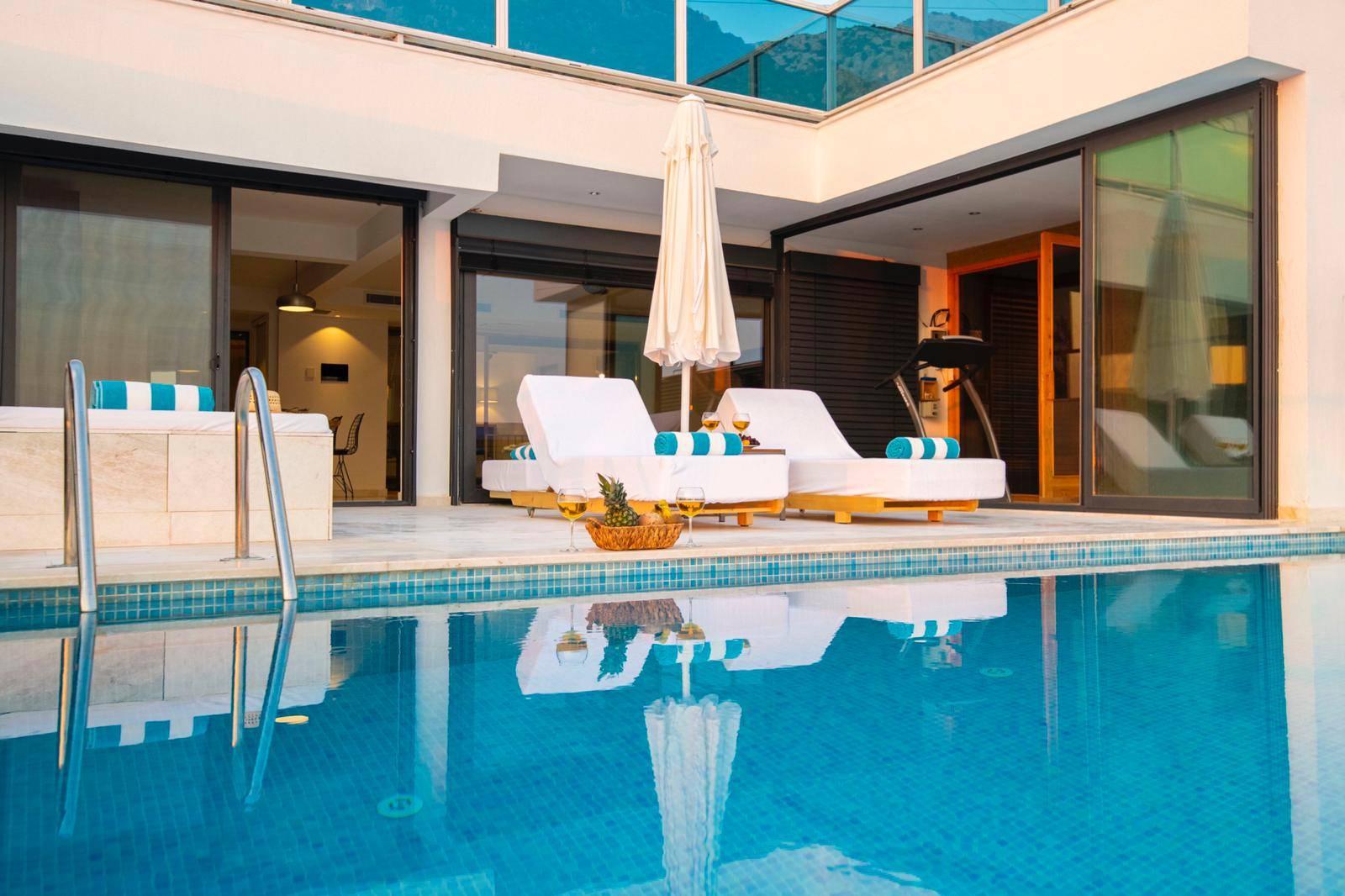 Kaş Bezirgan'da Muhteşem Manzaralı, Sonsuzluk Havuzlu, Lüks Villa-21472