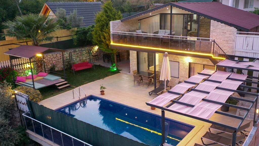 Kaş İslamlar'da Doğayla İç İçe, Özel Havuzlu, Kiralık Villa