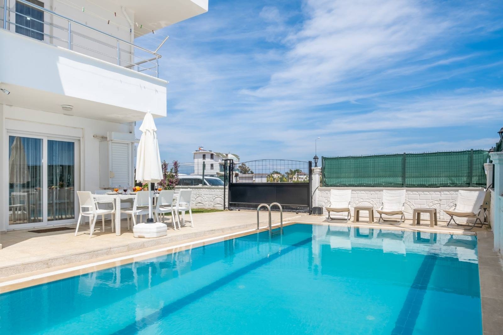 Serik Kadriye'de Geniş Bahçeli ve Özel Havuzlu, Kiralık Villa