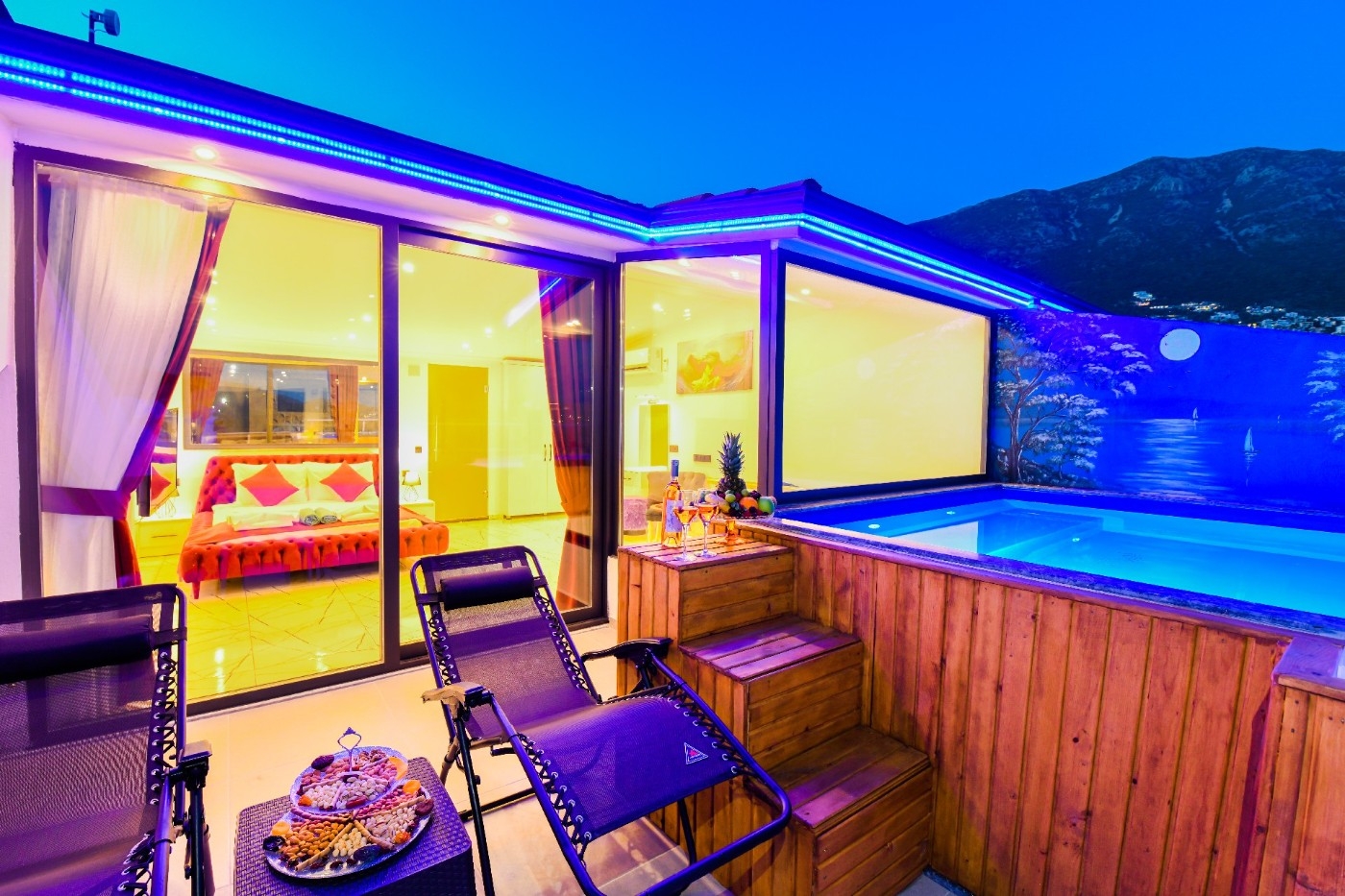 Kaş Kalkan'da Merkezi Konumda, Enfes Deniz Manzaralı, Lüks Tatil Evi