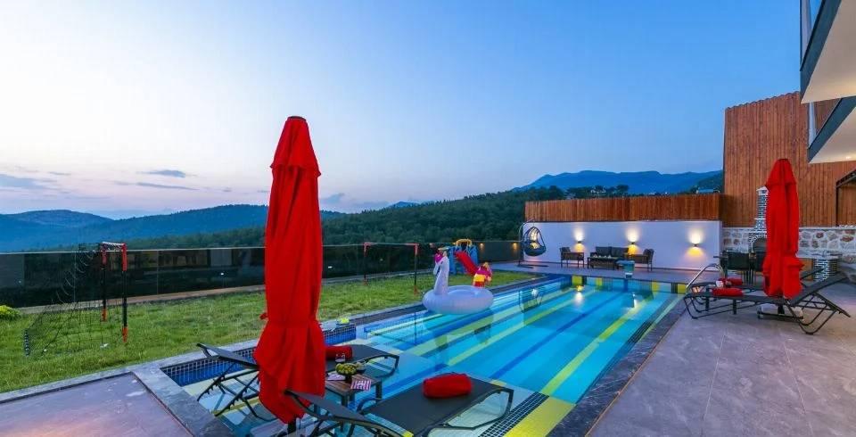 Kaş Akbel'de Geniş Bahçe İçerisinde, Özel Havuzlu, Olanaklı Villa-40104