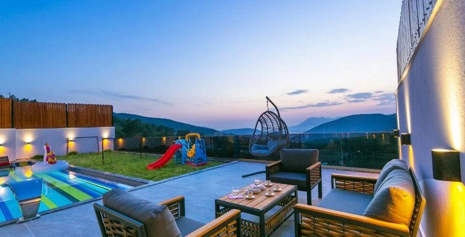 Kaş Akbel'de Geniş Bahçe İçerisinde, Özel Havuzlu, Olanaklı Villa