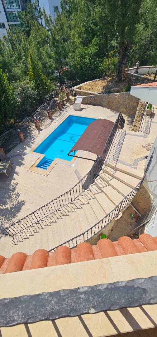 Alanya Avsallar'da Elverişli Konumda, Özel Havuzlu, Konforlu Villa