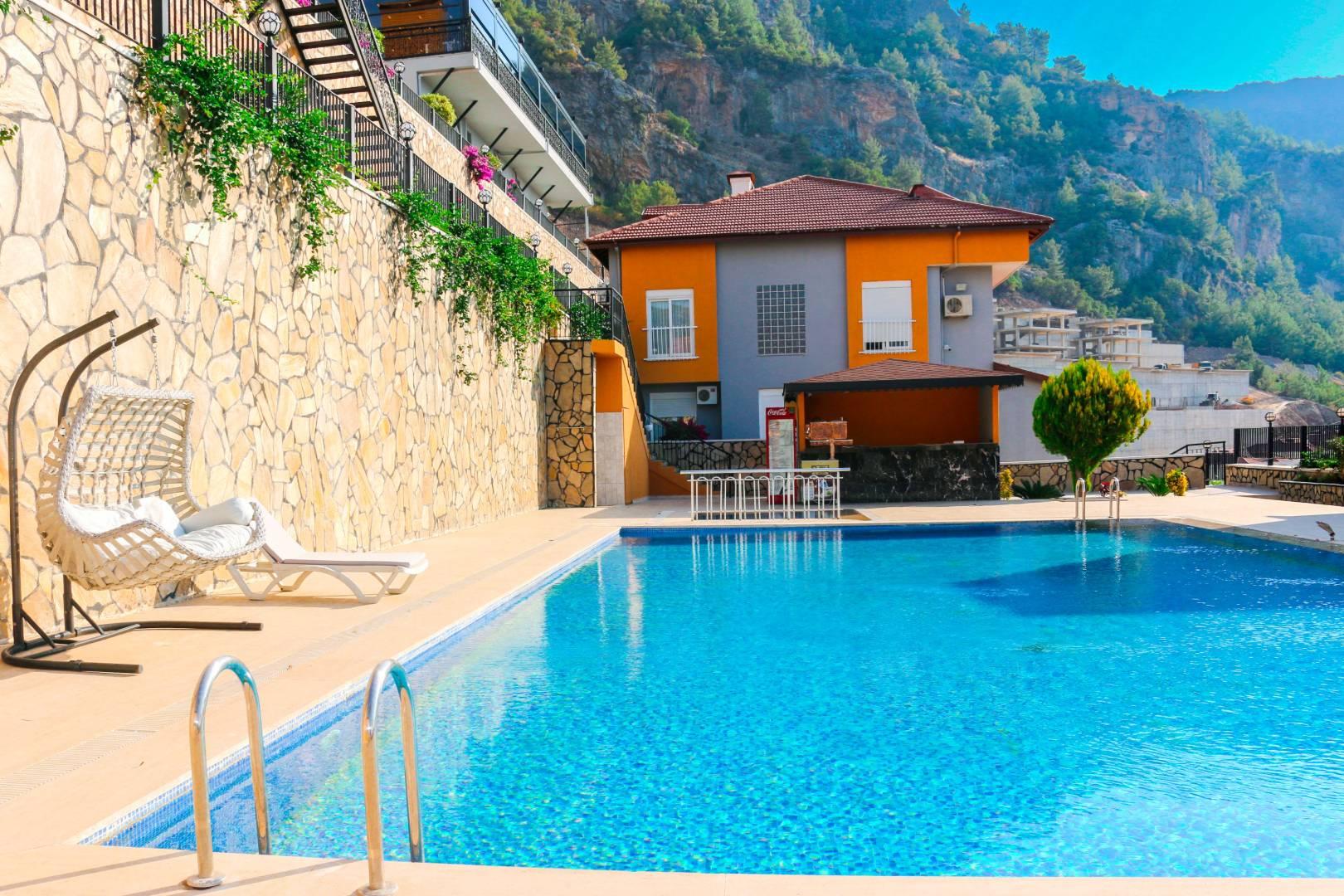 Alanya Bektaş'ta Nezih Konumda, Ortak Havuzlu, Konforlu Suite-43402