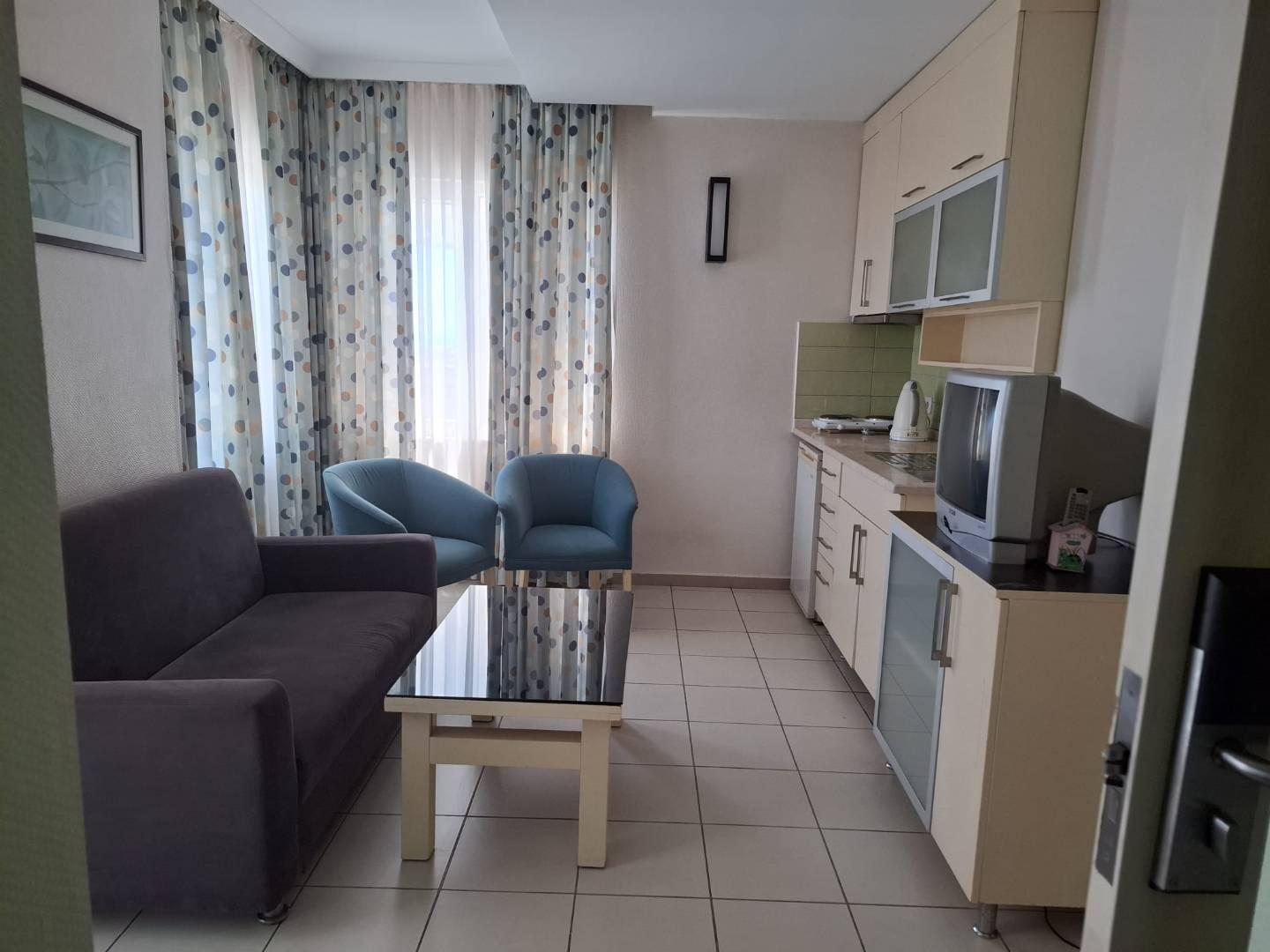 Alanya Güllerpınarı'nda Tesis İçerisinde, Ortak Havuzlu, Kiralık Suit-42407