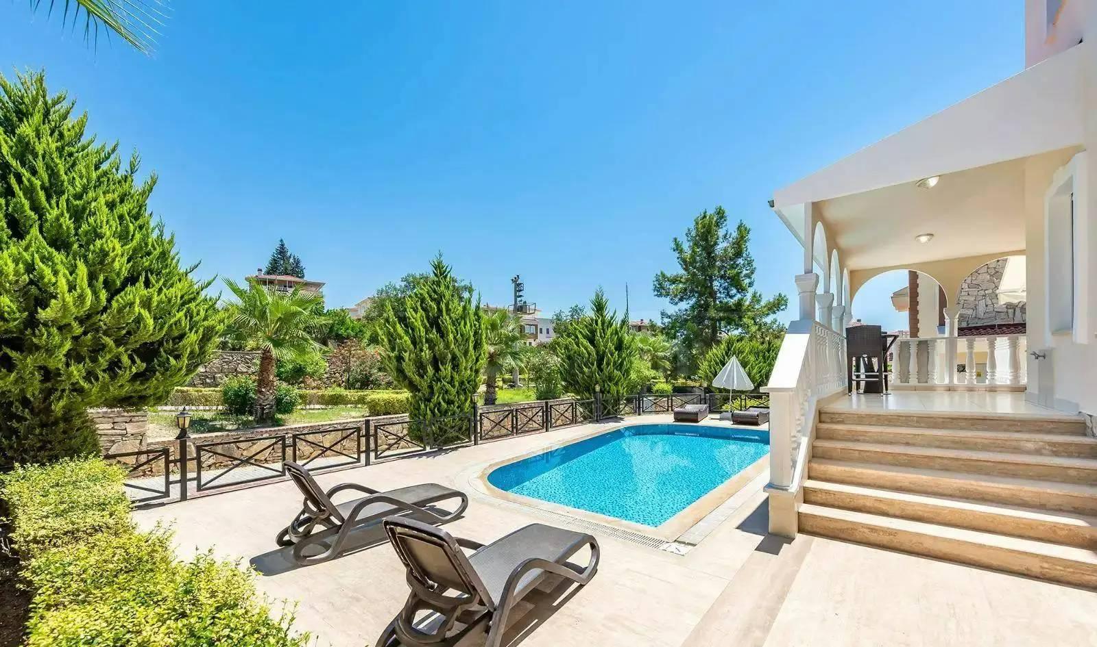Alanya İncekum'da Geniş Bahçeli, Özel Havuzlu, Lüks Villa-43526