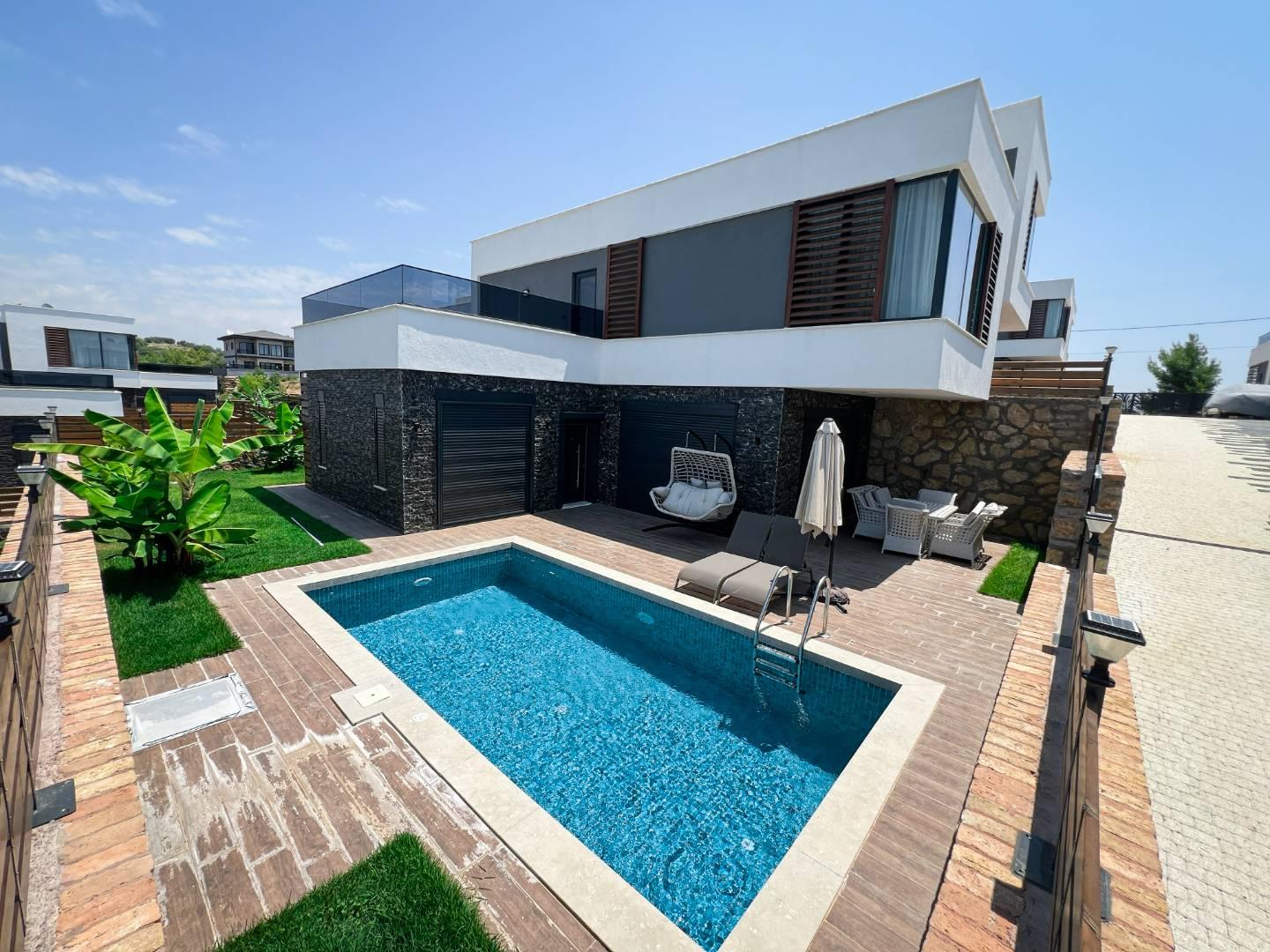 Alanya İncekum'da Nezih Konumda, Özel Havuzlu, Modern Villa-42589