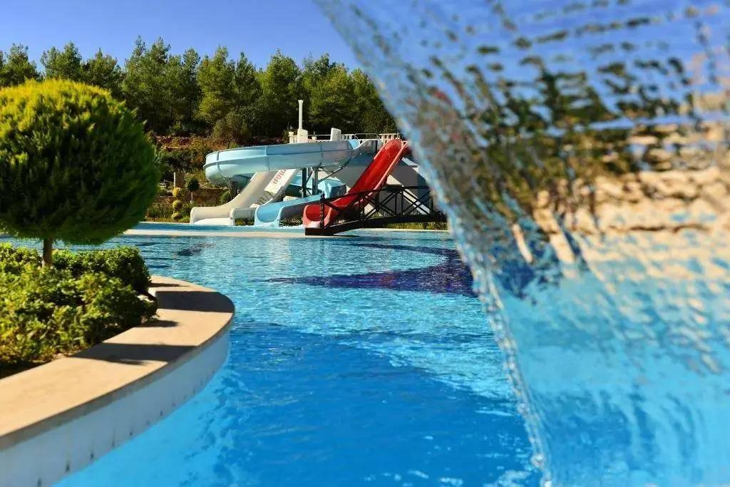 Alanya İncekum'da Site İçerisinde, Ortak Havuzlu, Bahçeli Villa
