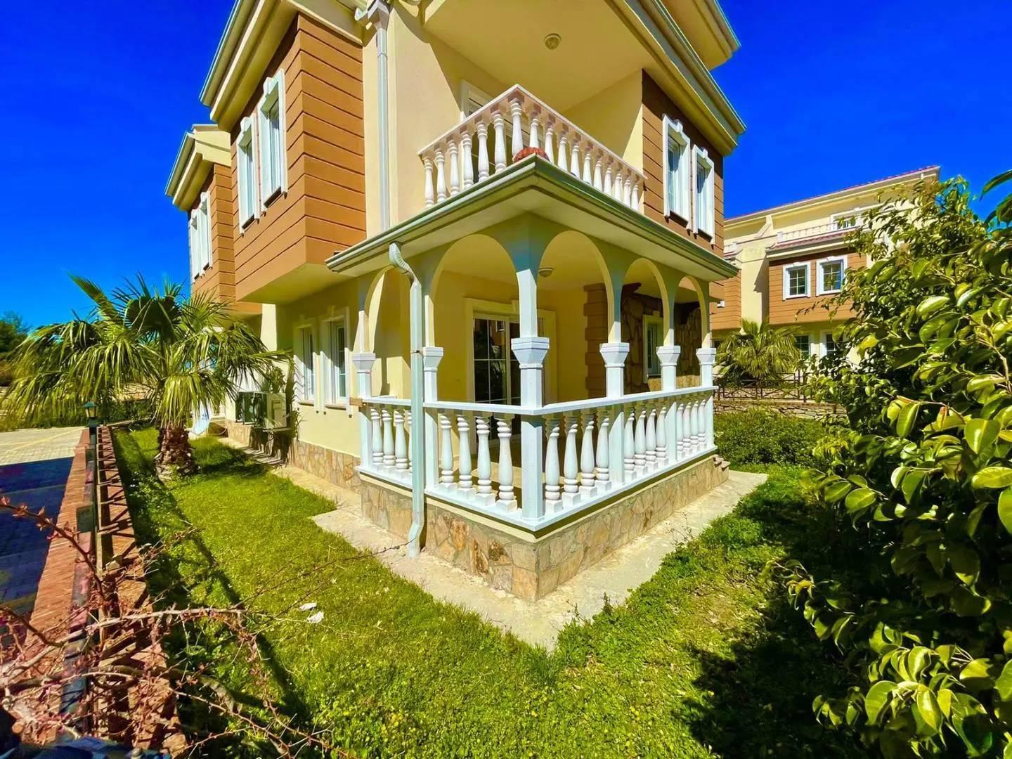 Alanya İncekum'da Site İçerisinde, Ortak Havuzlu, Geniş Bahçeli Villa-43187