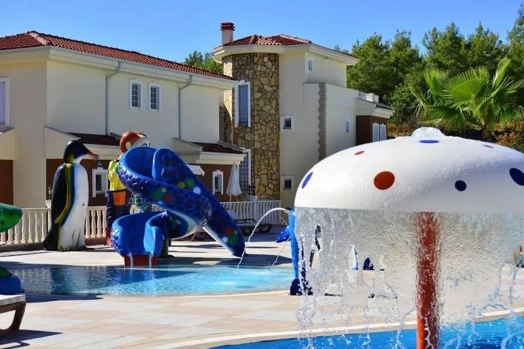 Alanya İncekum'da Site İçerisinde, Ortak Havuzlu, Geniş Bahçeli Villa-43187