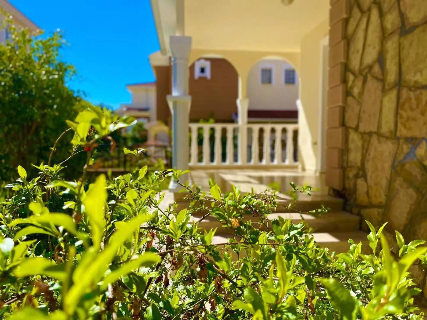 Alanya İncekum'da Site İçerisinde, Ortak Havuzlu, Geniş Villa-43188