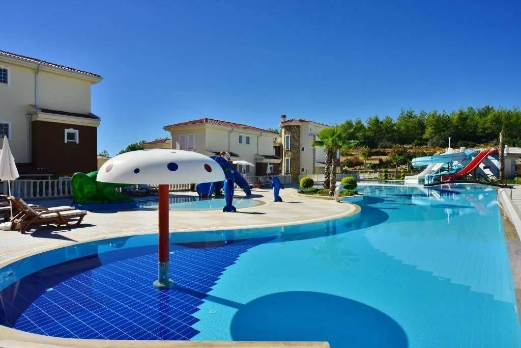 Alanya İncekum'da Site İçerisinde, Ortak Havuzlu, Geniş Villa-43188