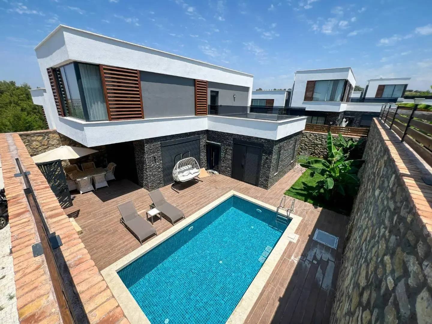 Alanya İncekum'da Site İçerisinde, Özel Havuzlu, Modern Villa