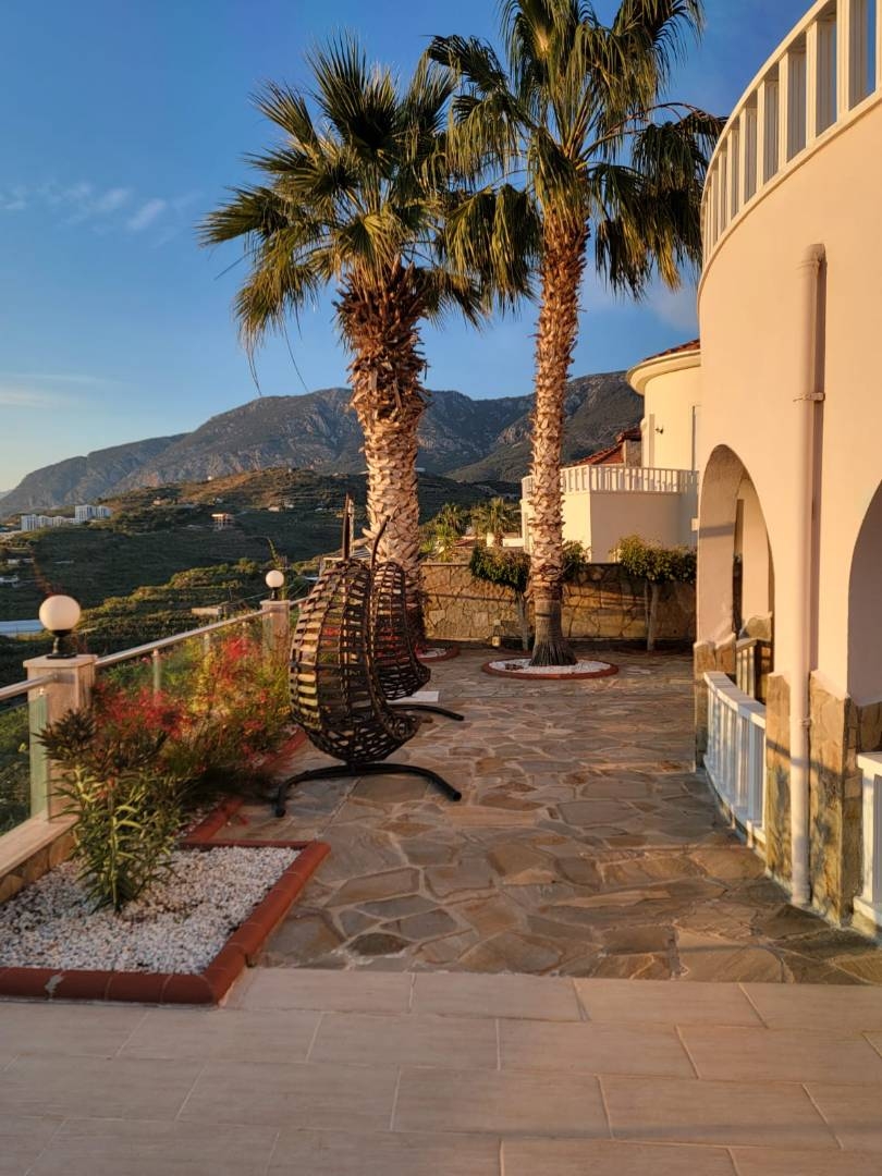 Alanya Kargıcak'ta Muhteşem Deniz Manzaralı, Özel Havuzlu, Şık Villa