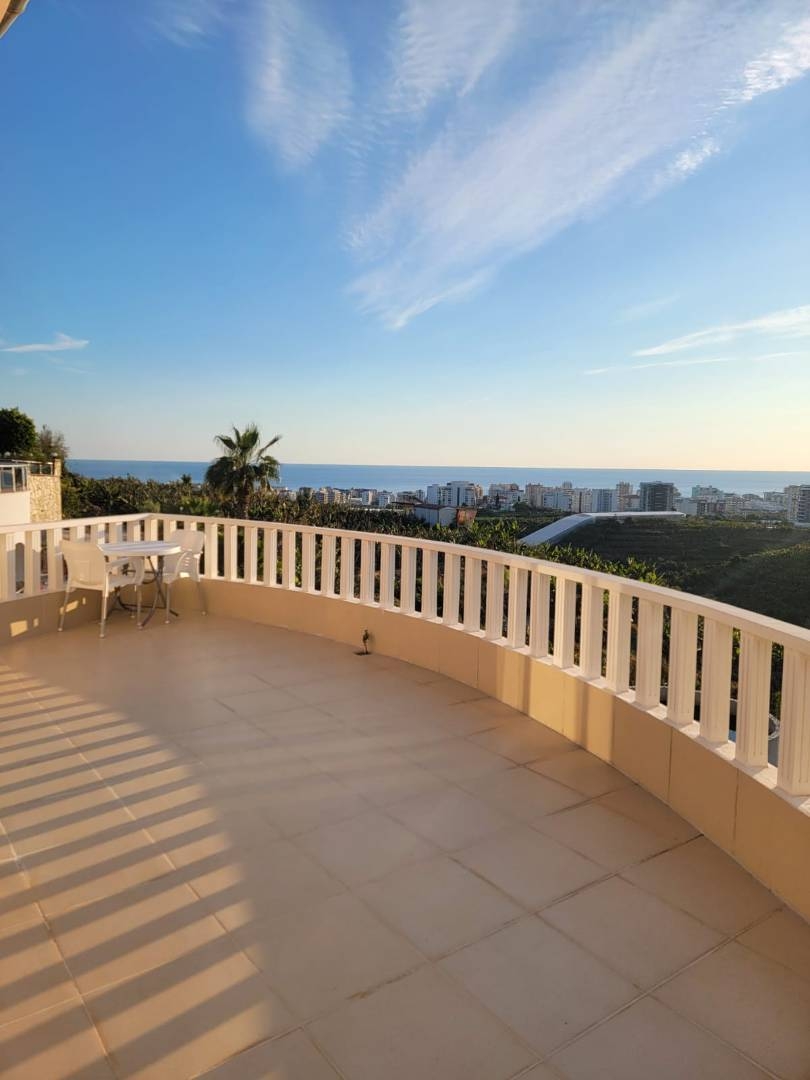 Alanya Kargıcak'ta Muhteşem Deniz Manzaralı, Özel Havuzlu, Şık Villa