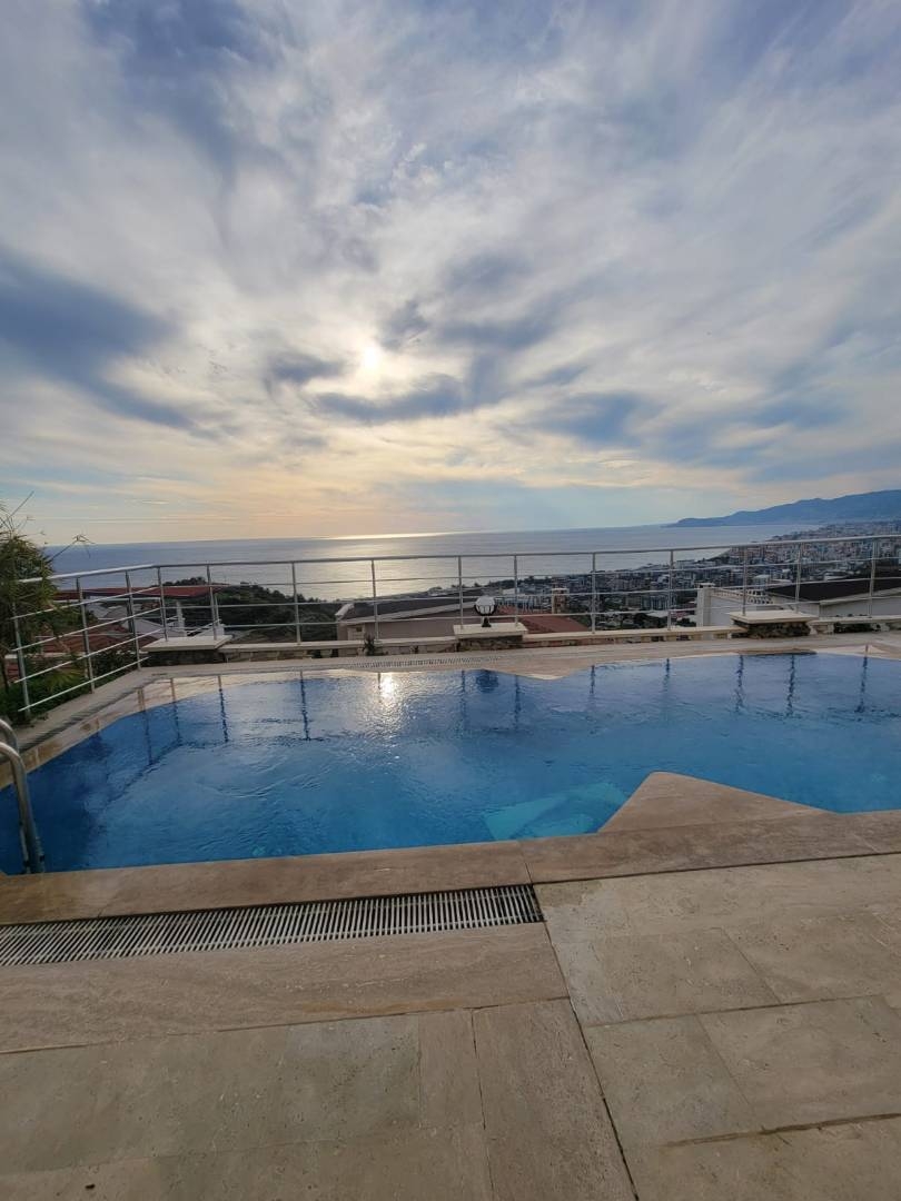 Alanya Kargıcak'ta Merkezi Konumda, Özel Havuzlu, Lüks Villa