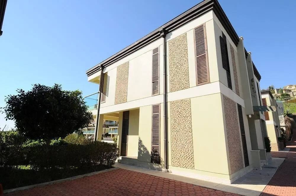 Alanya Kargıcak'ta Tesis İçerisinde, Özel Havuzlu, Şık Villa